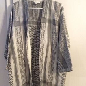 Elegant Gray Patterned Women's Cape